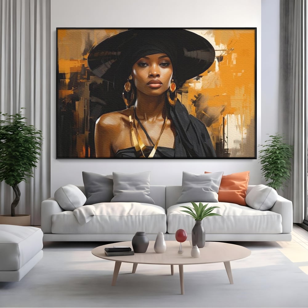 Tablou canvas cu tablou canvas cu femeie in palarie neagra, in rama de aluminiu negru, pe perete intr-un living
